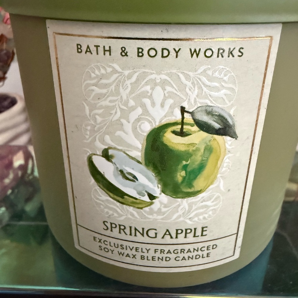 🆕🍏 BATH & BODY WORKS “SPRING APPLE” 3-WICK CANDLE. BRAND NEW. SOY WAX BLEND. - Picture 2 of 5